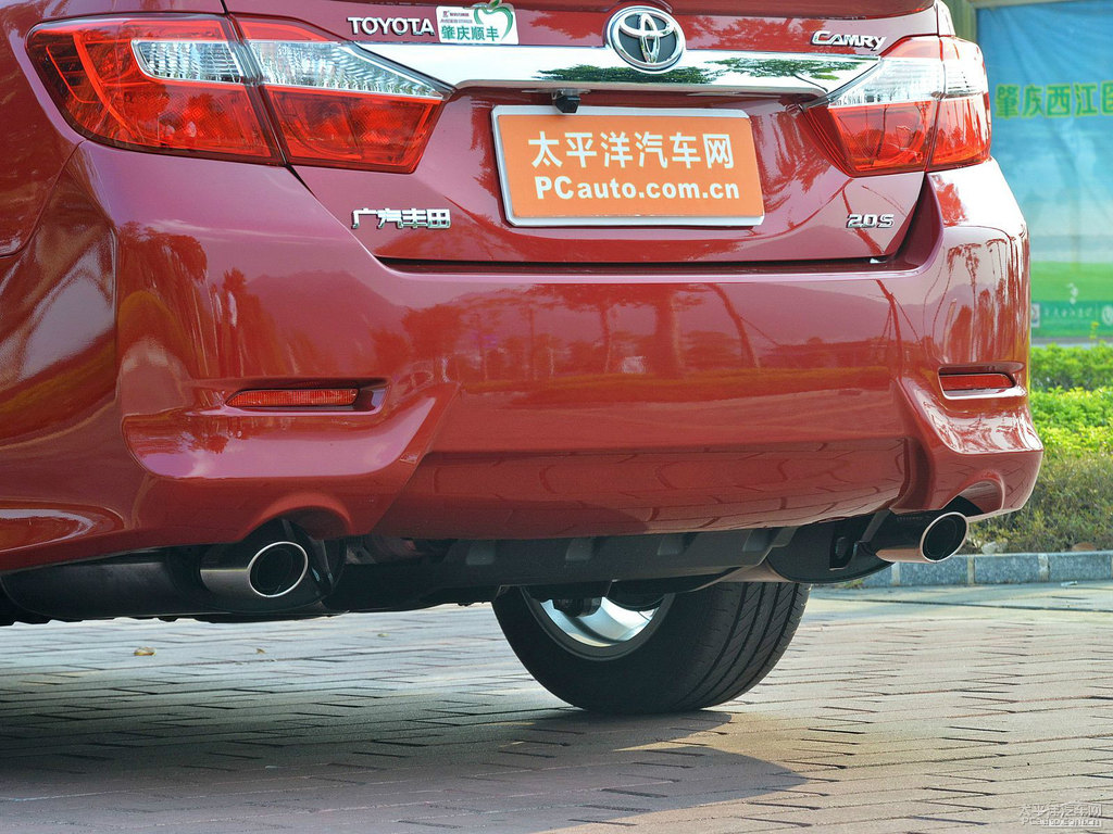 珊瑚紅凱美瑞車尾外觀圖片