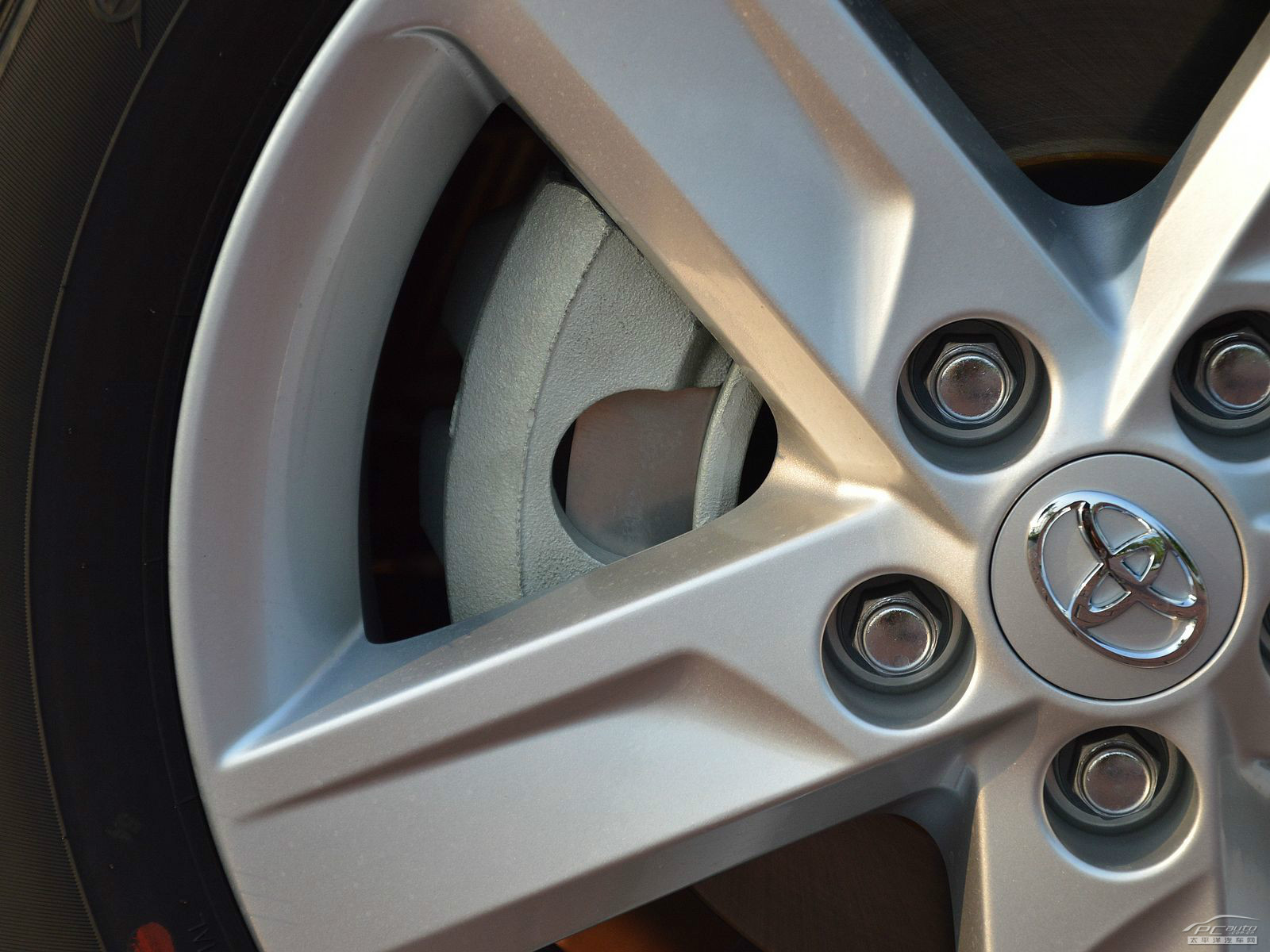 凱美瑞細節(jié)高清大圖