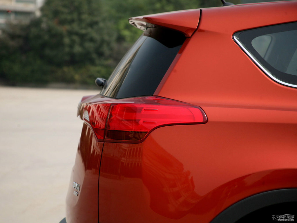 橙色RAV4榮放車(chē)尾外觀圖片
