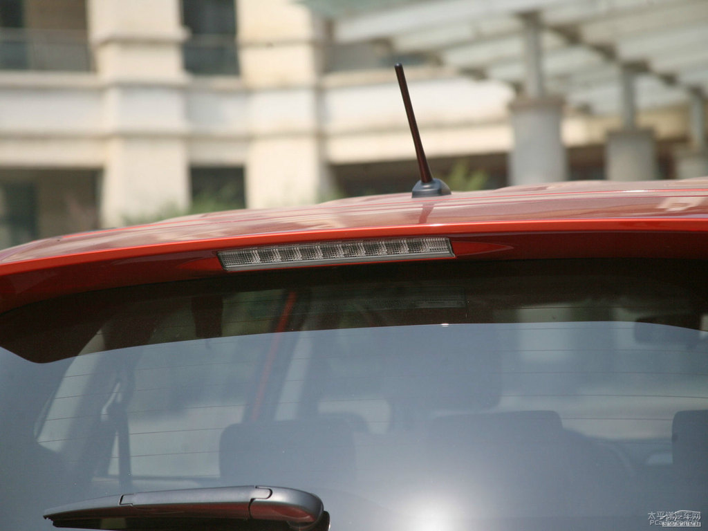 橙色RAV4榮放車尾外觀圖片