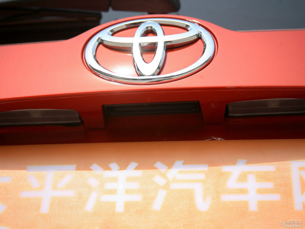橙色RAV4榮放車尾外觀圖片