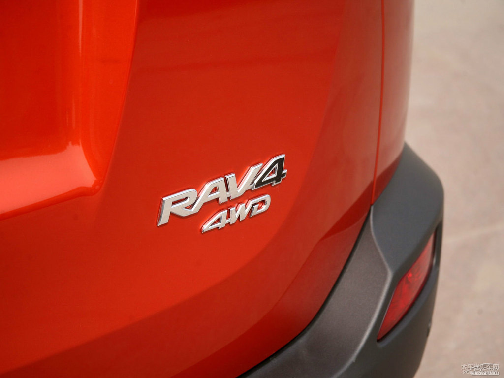 橙色RAV4榮放車尾外觀圖片