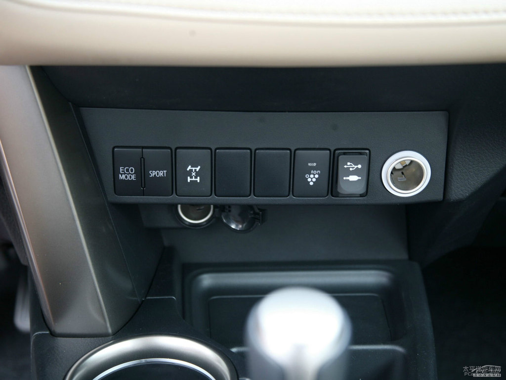 橙色RAV4榮放中控內(nèi)飾圖片