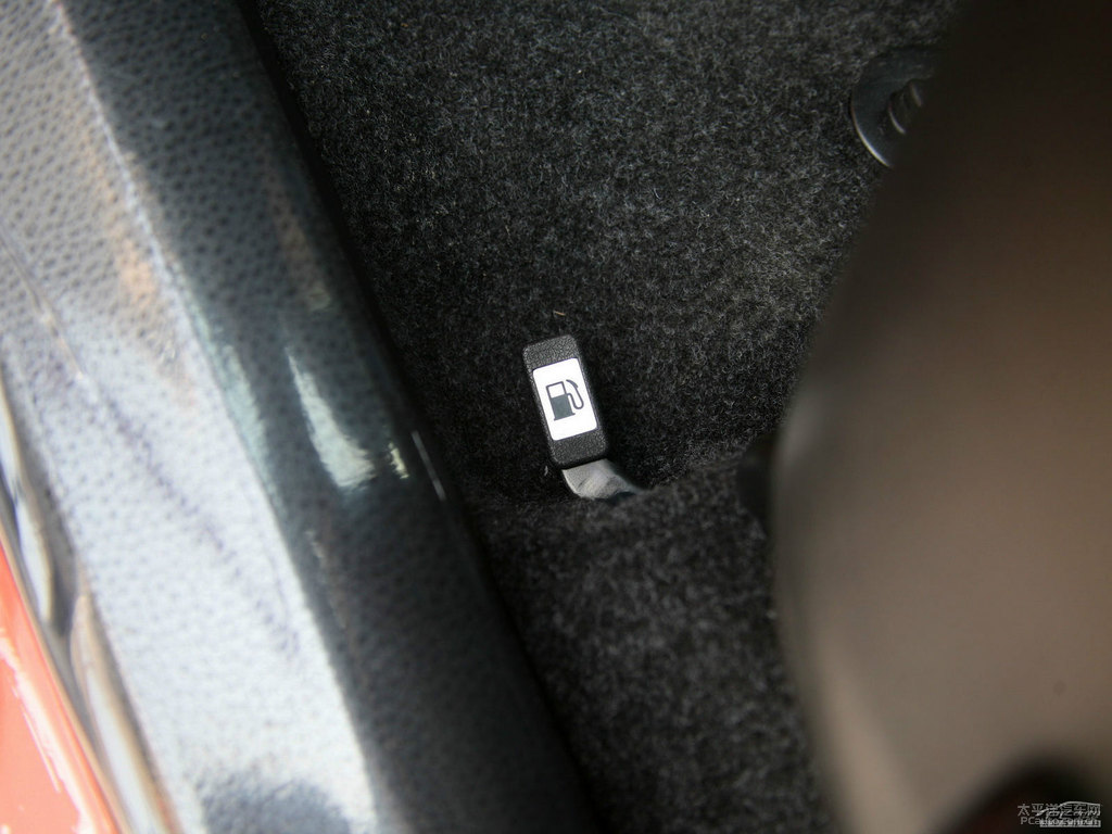 橙色RAV4榮放車廂內(nèi)飾圖片