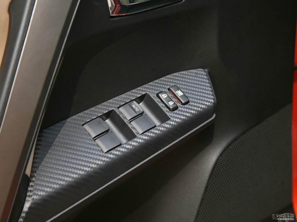 橙色RAV4榮放車廂內(nèi)飾圖片