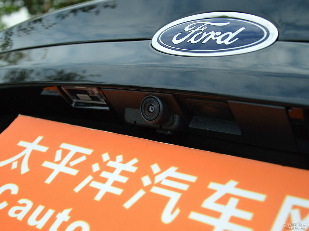 銀沙黑蒙迪歐車尾外觀圖片