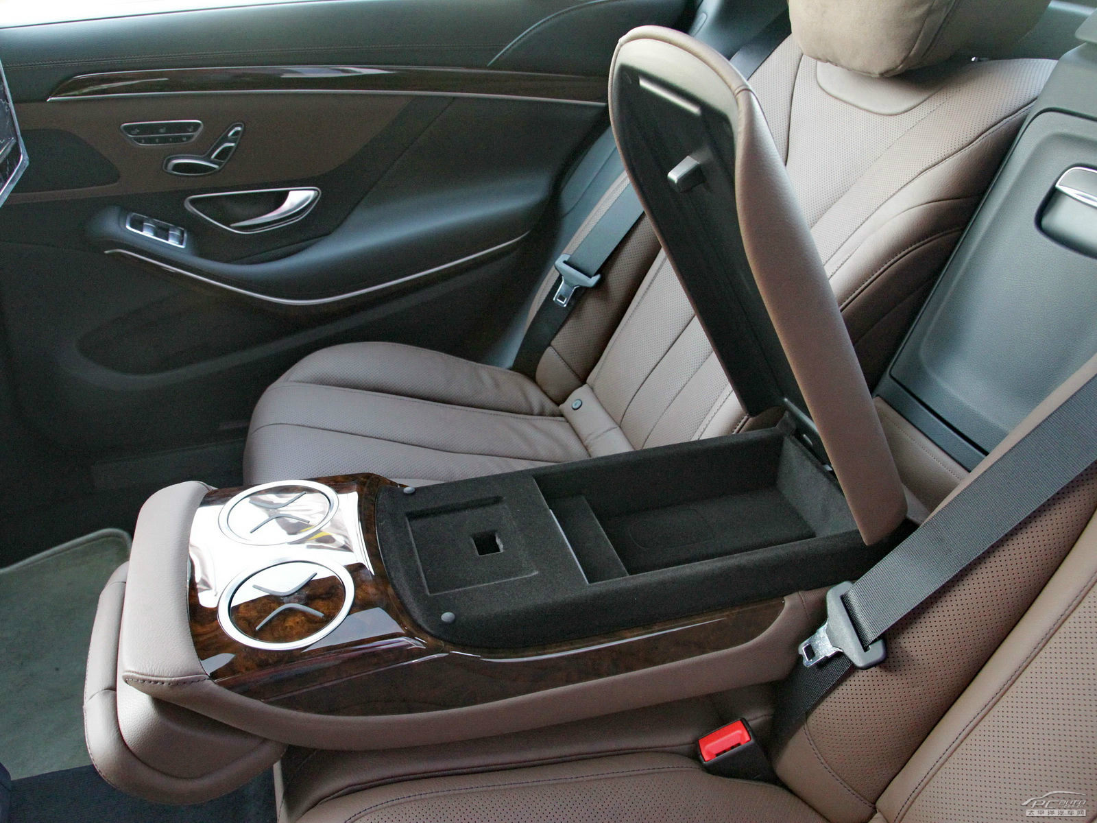 奔馳S級(jí)空間高清大圖