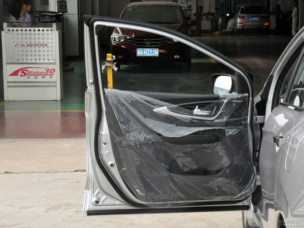 絲緞銀凌派車廂內(nèi)飾圖片