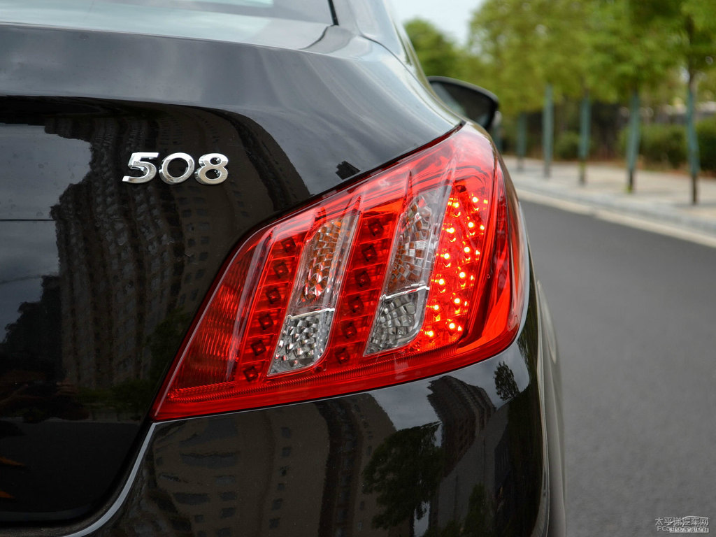 碳晶黑標(biāo)致508車尾外觀圖片