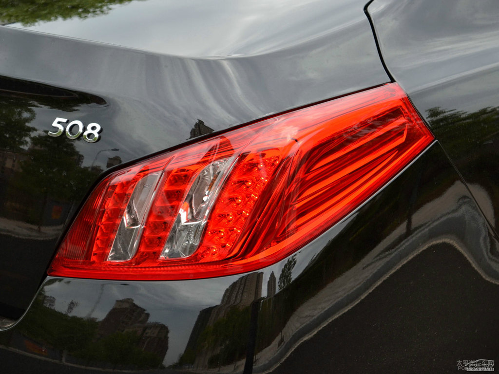 碳晶黑標(biāo)致508車尾外觀圖片