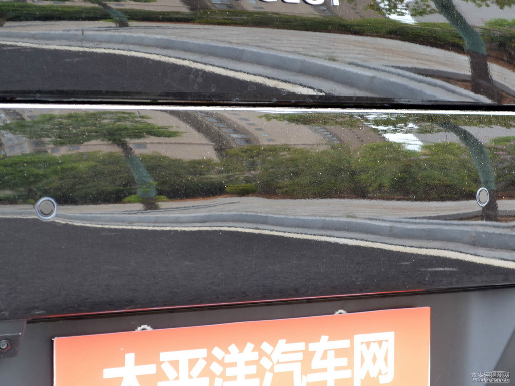 碳晶黑標致508車尾外觀圖片