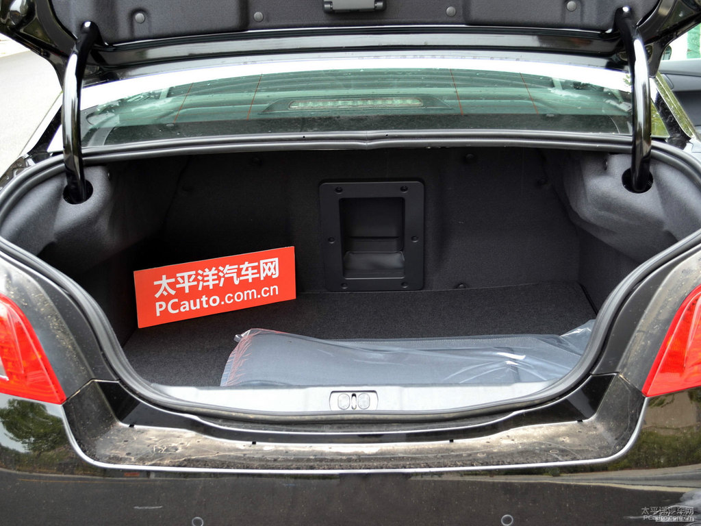 碳晶黑標(biāo)致508后備廂空間圖片