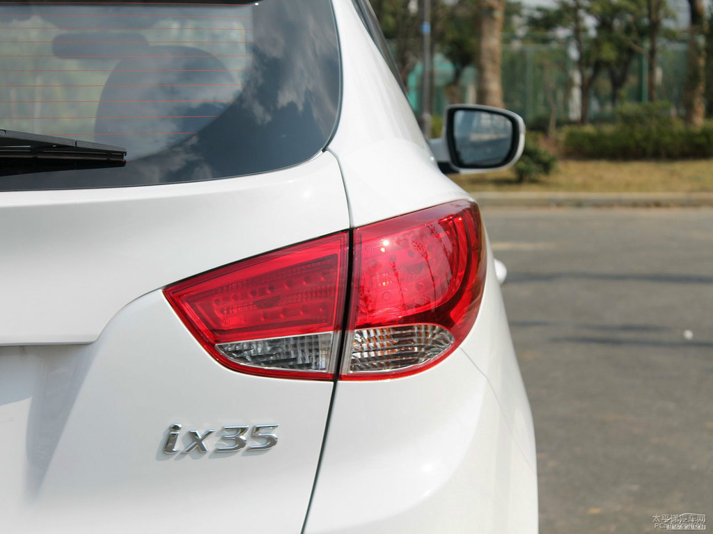 瑩白北京現(xiàn)代ix35車尾外觀圖片