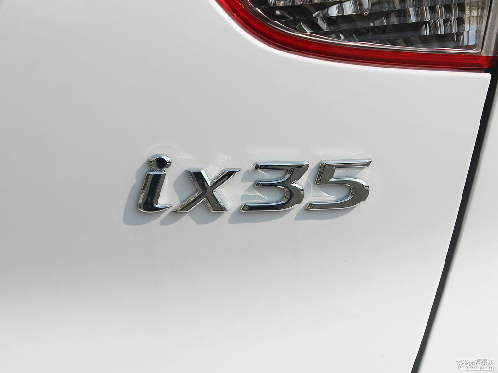瑩白北京現(xiàn)代ix35車尾外觀圖片