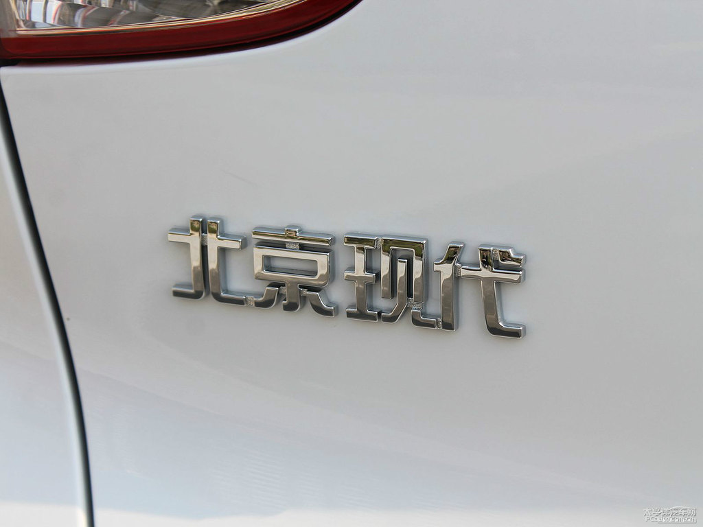 瑩白北京現(xiàn)代ix35車尾外觀圖片