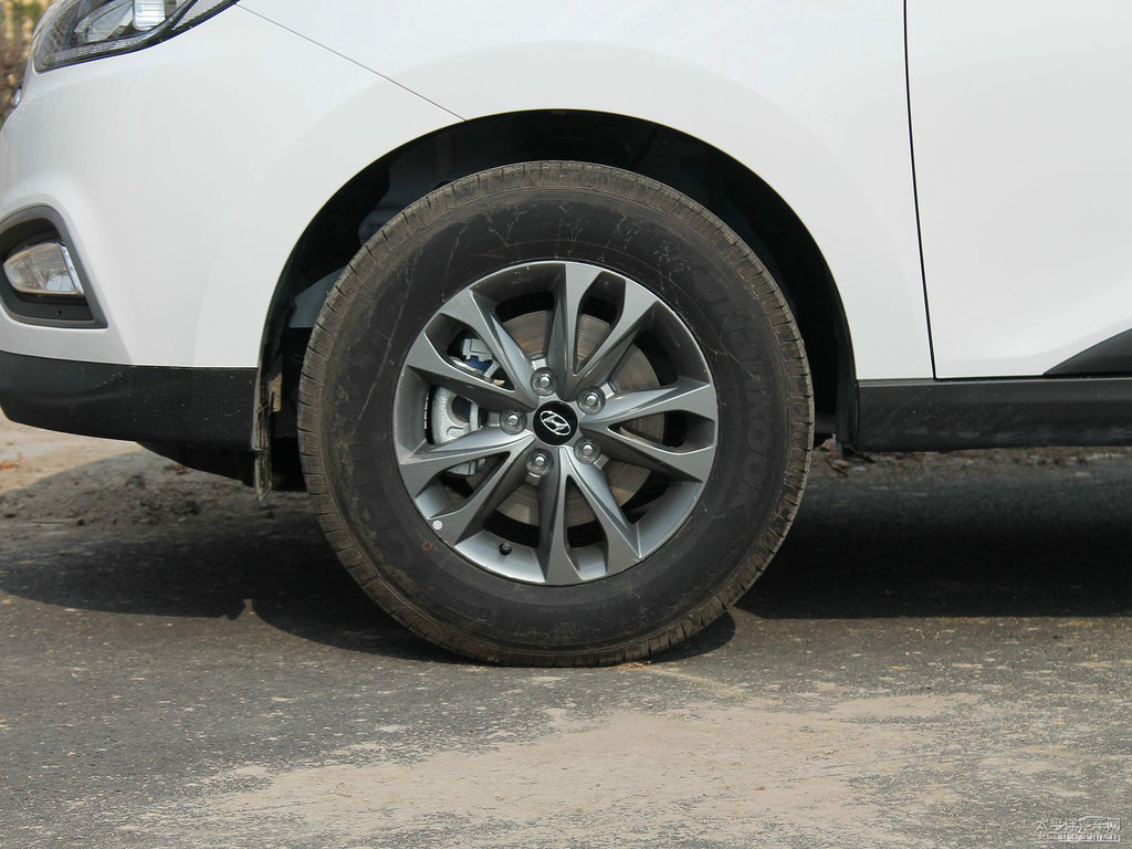 瑩白北京現(xiàn)代ix35車身外觀圖片