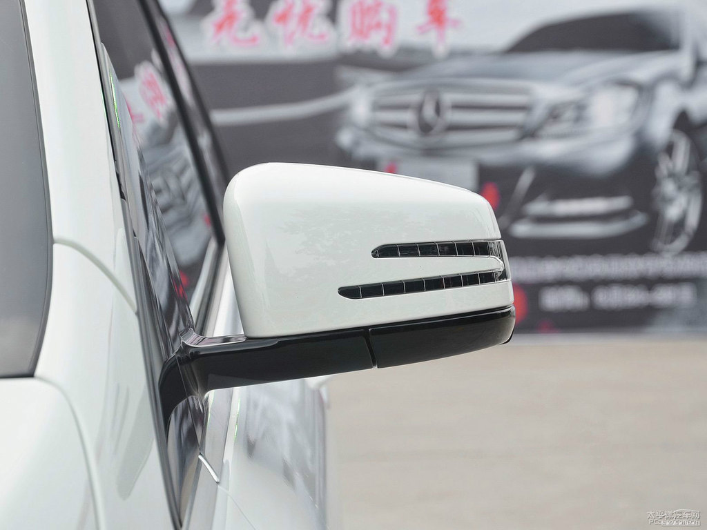 卷云白奔馳B級車身外觀圖片