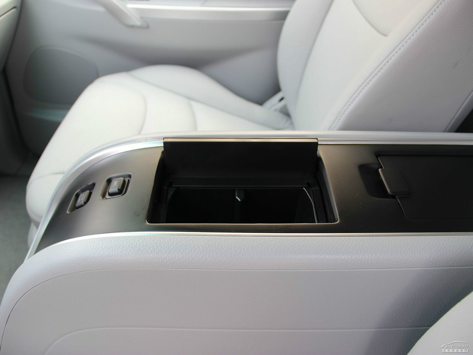 納智捷MASTER CEO空間高清大圖