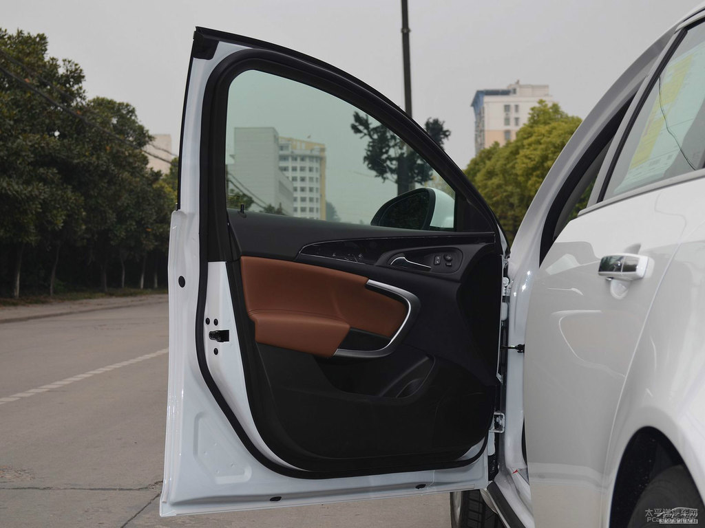 幻白君威車廂內飾圖片