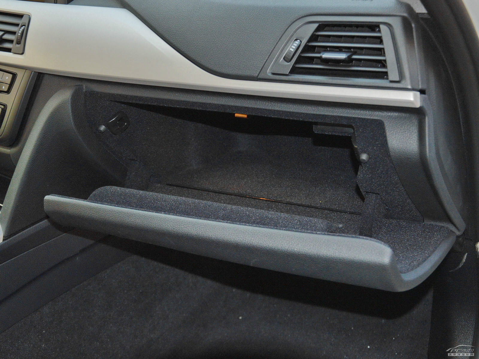 寶馬3系空間高清大圖