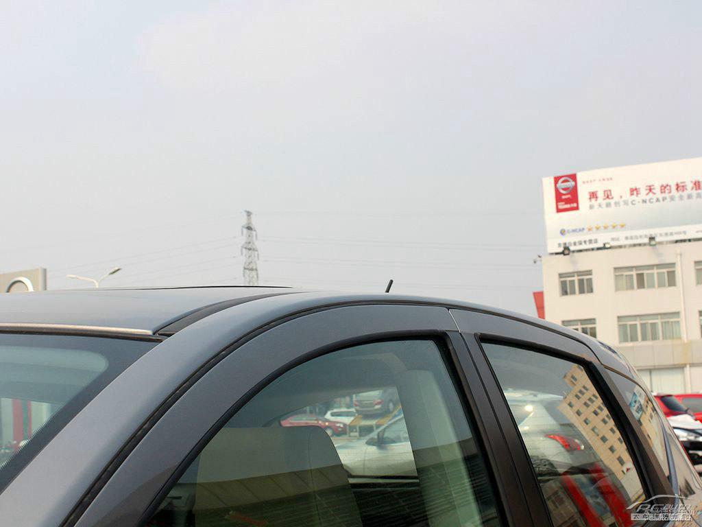 翡麗灰逍客車身外觀圖片