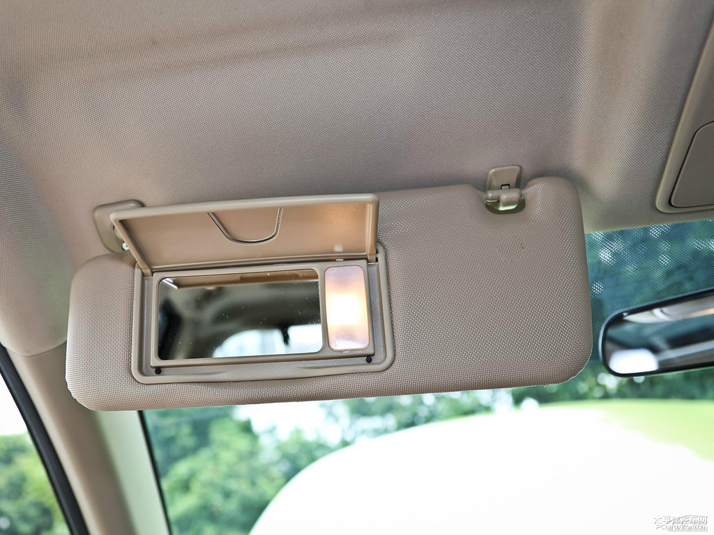 極光綠鋒馭車廂內(nèi)飾圖片