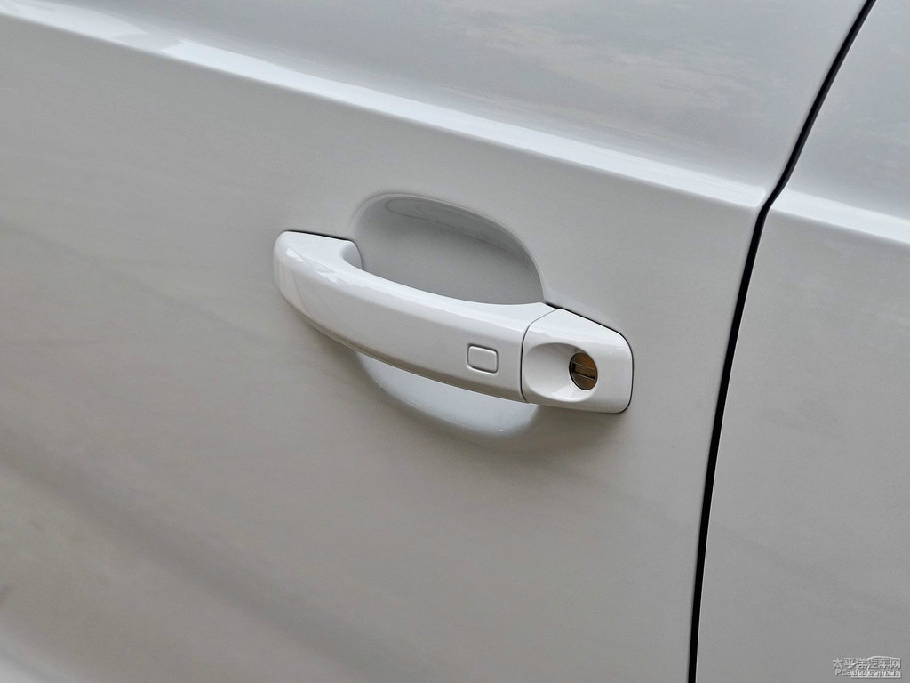 冰川白奧迪Q3車身外觀圖片