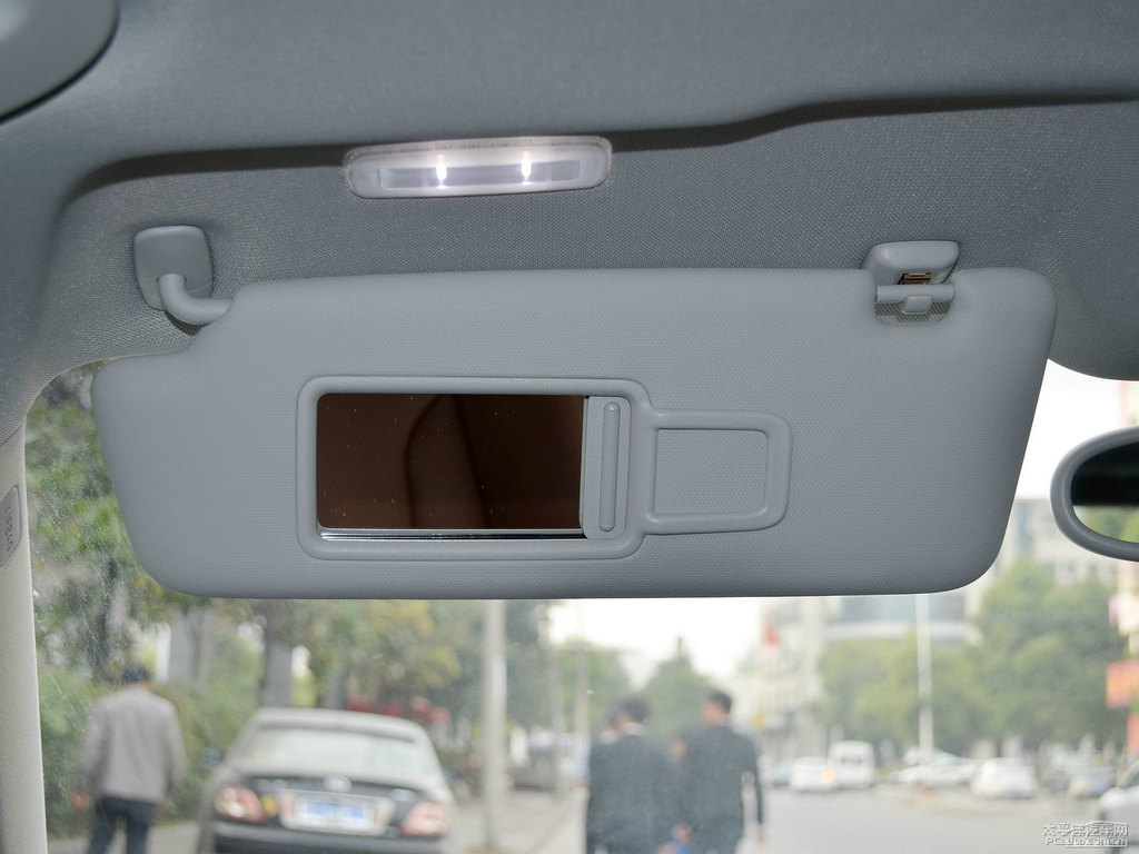 冰川白奧迪Q3車廂內(nèi)飾圖片