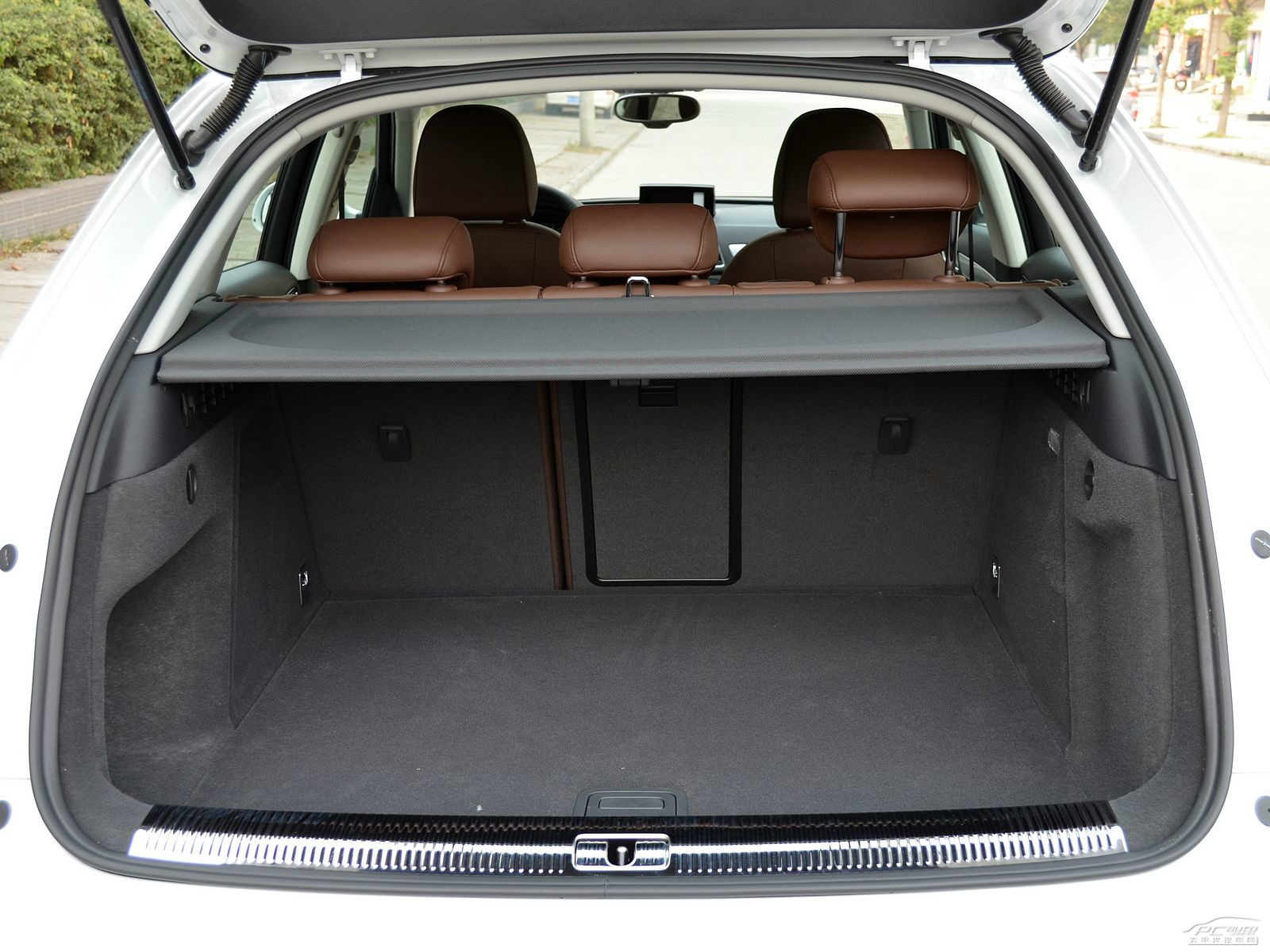 奧迪Q3空間高清大圖