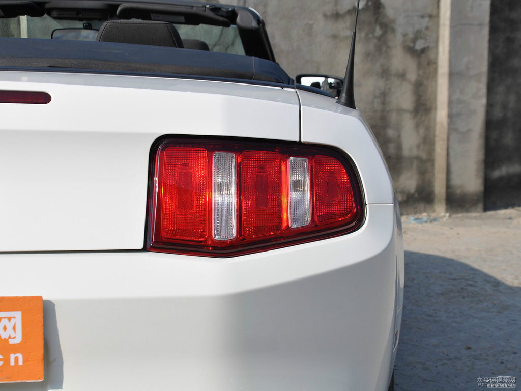 ܰ׸Mustang܇β^DƬ