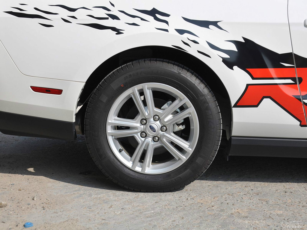 ܰ׸Mustang܇^DƬ
