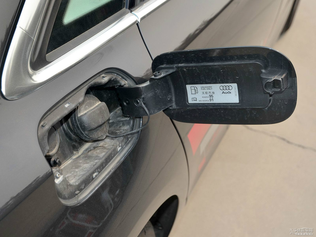 旋風(fēng)黑奧迪A8L車身外觀圖片