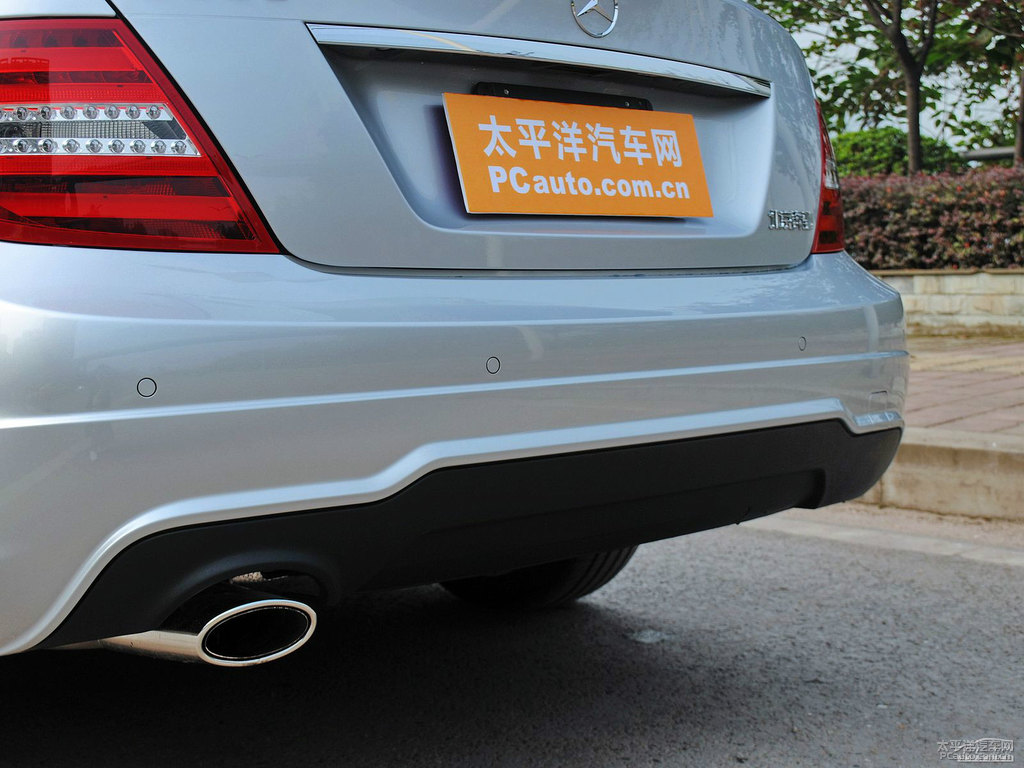 鉆石銀奔馳C級(jí)車尾外觀圖片