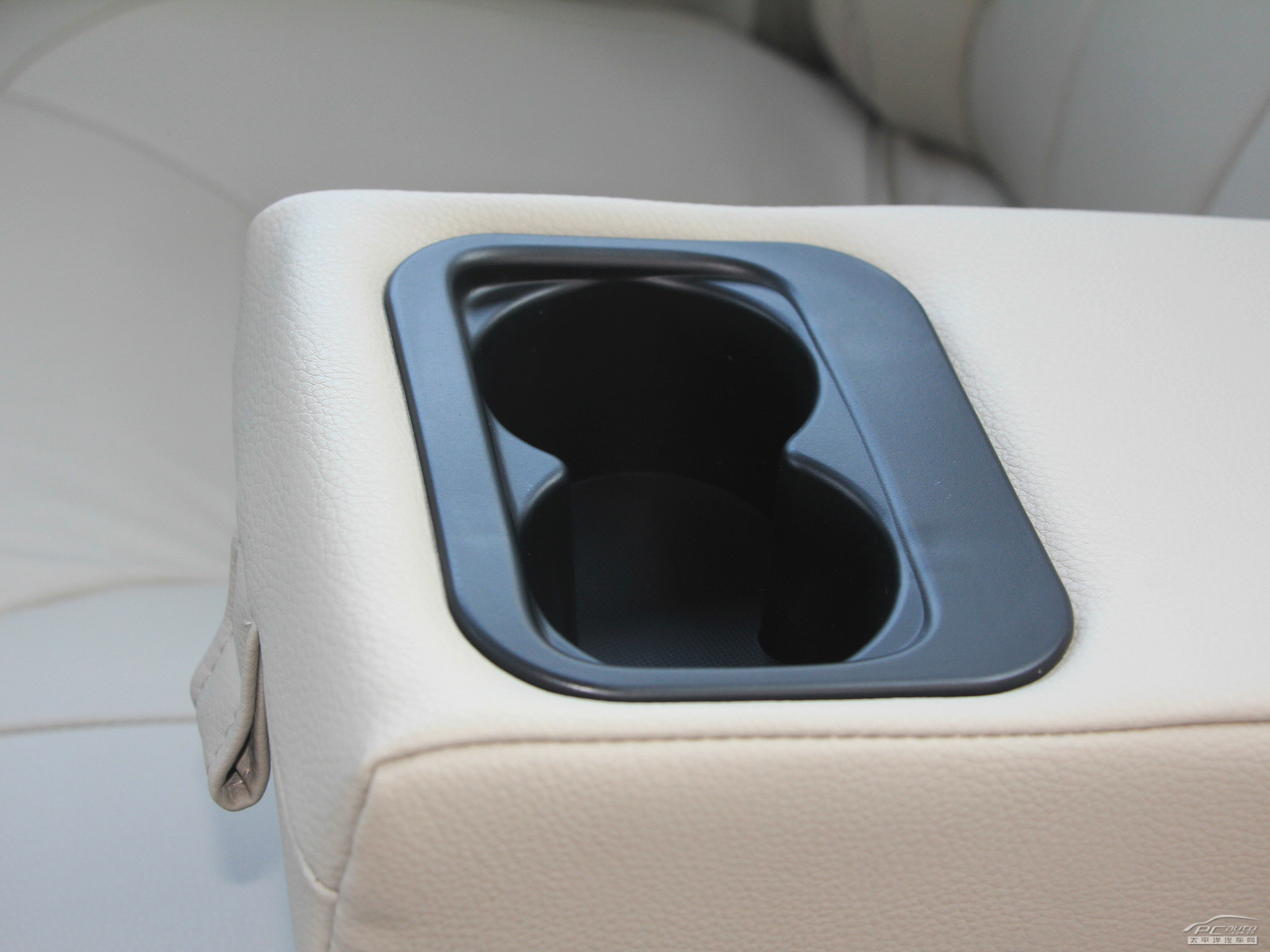 奔騰B50空間高清大圖