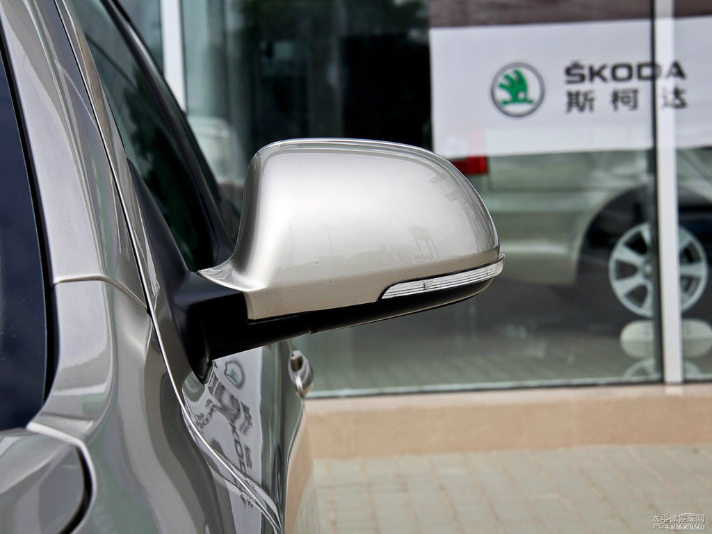 香檳金明銳車身外觀圖片