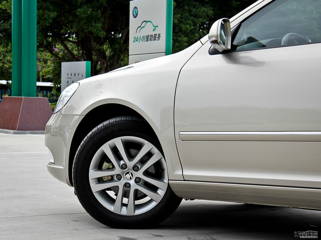 香檳金明銳車(chē)身外觀圖片