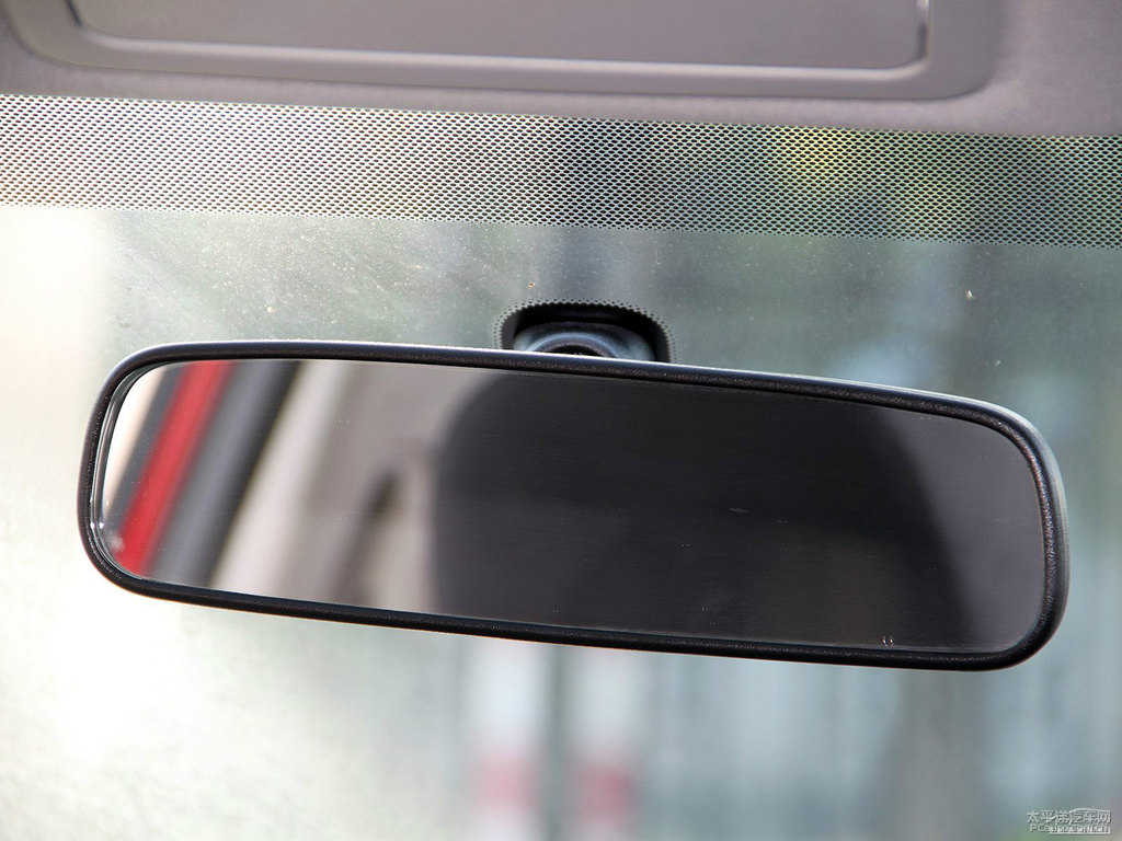 炫雅紅騏達(dá)車廂內(nèi)飾圖片