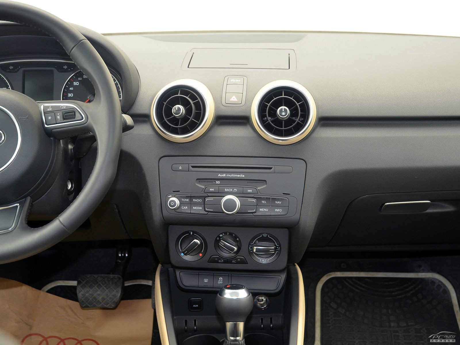 奧迪A1內(nèi)飾高清大圖