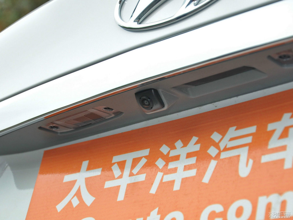 水晶白名圖車(chē)尾外觀(guān)圖片