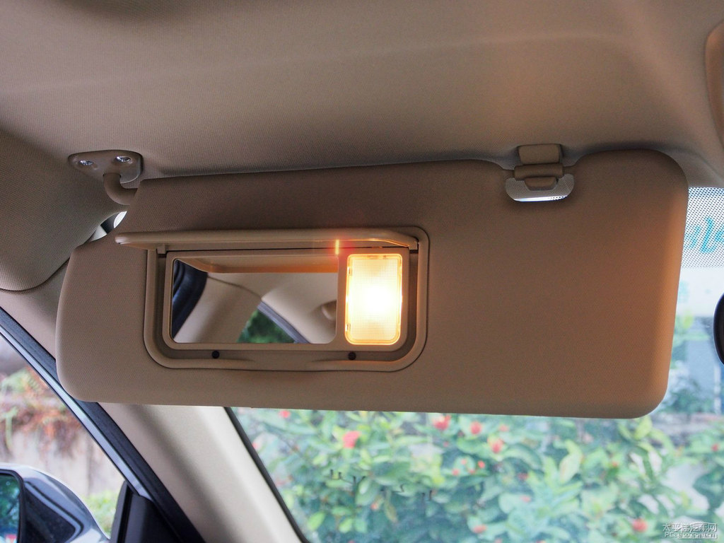 雅致銀哈弗H6車廂內(nèi)飾圖片