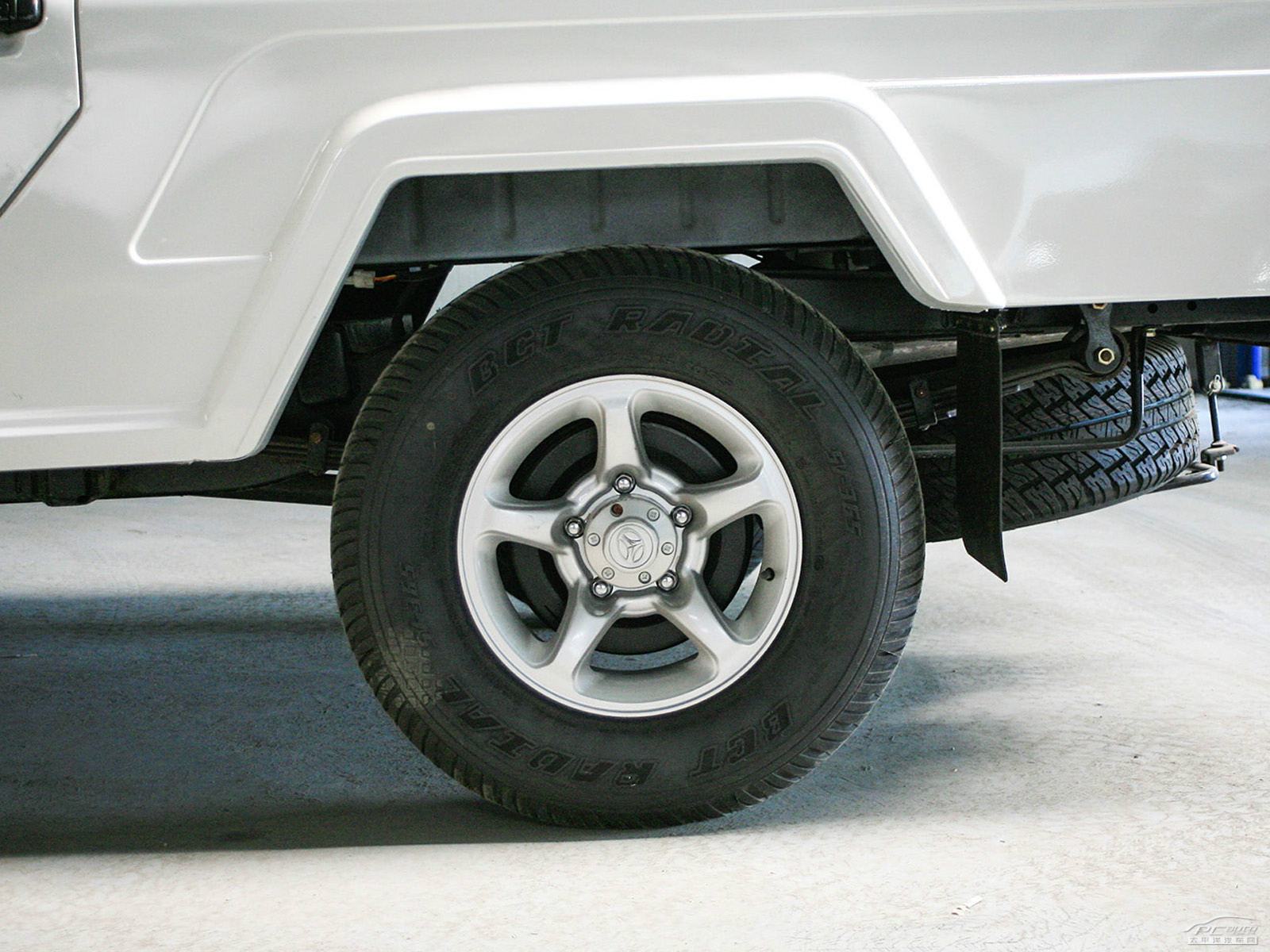 戰(zhàn)旗皮卡外觀高清大圖