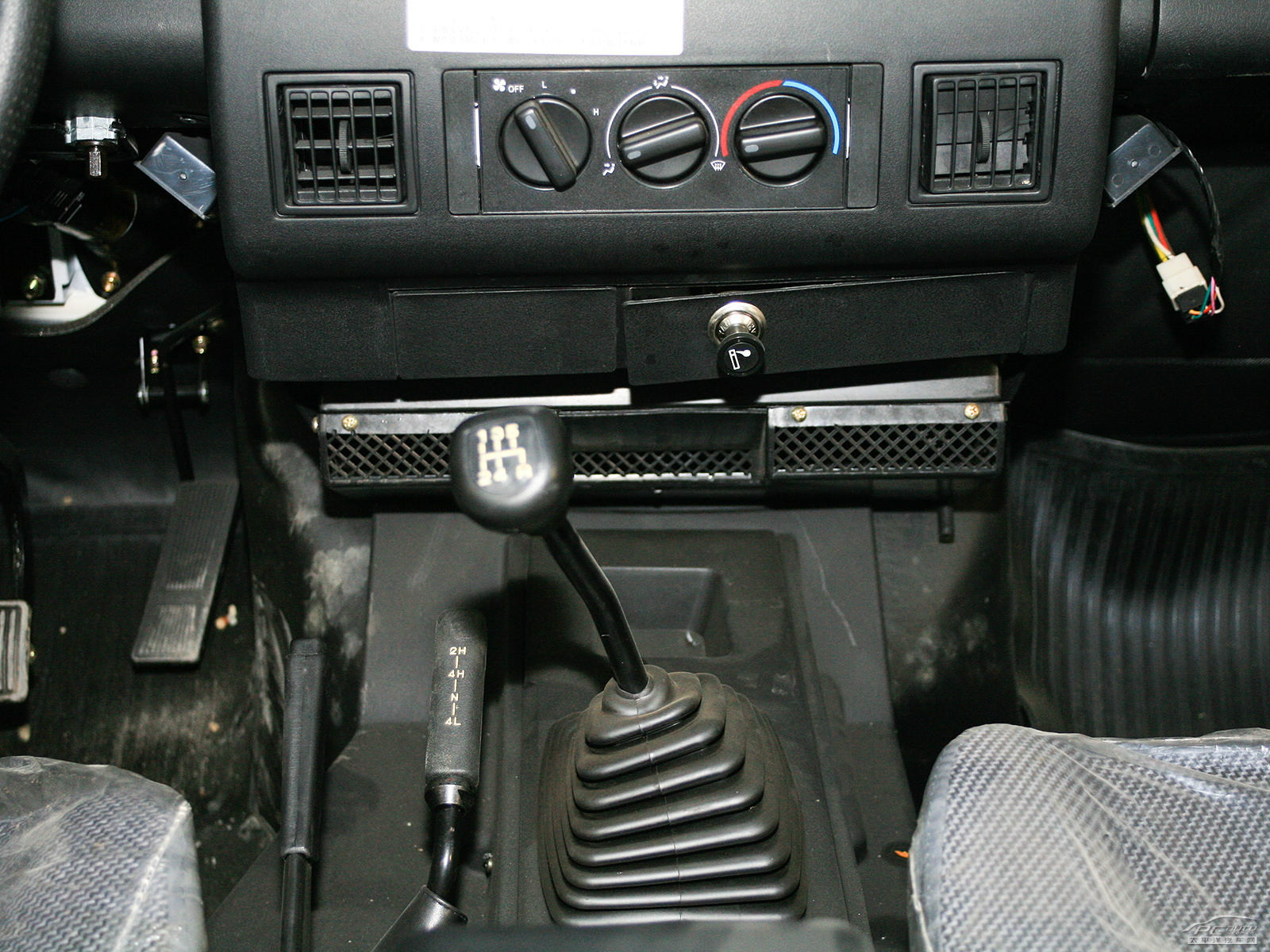 戰(zhàn)旗皮卡內(nèi)飾高清大圖