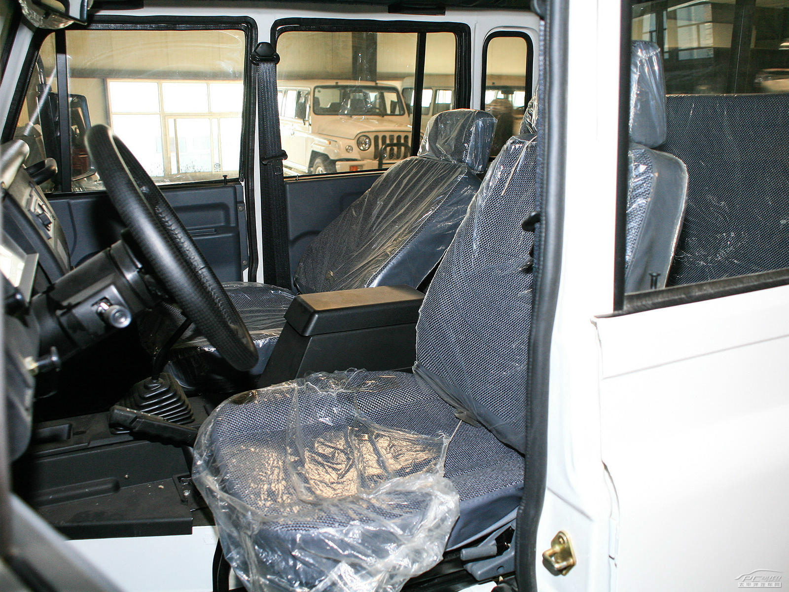 戰(zhàn)旗皮卡內(nèi)飾高清大圖