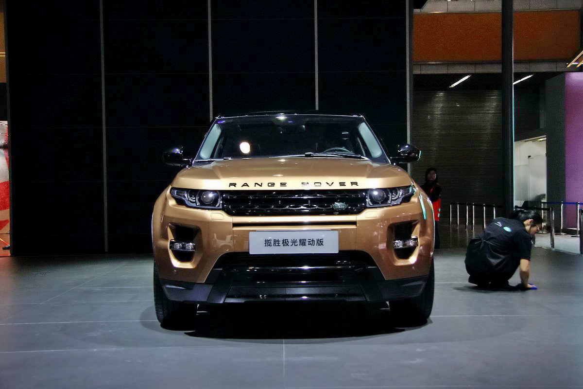 攬勝極光(進(jìn)口)車展高清大圖