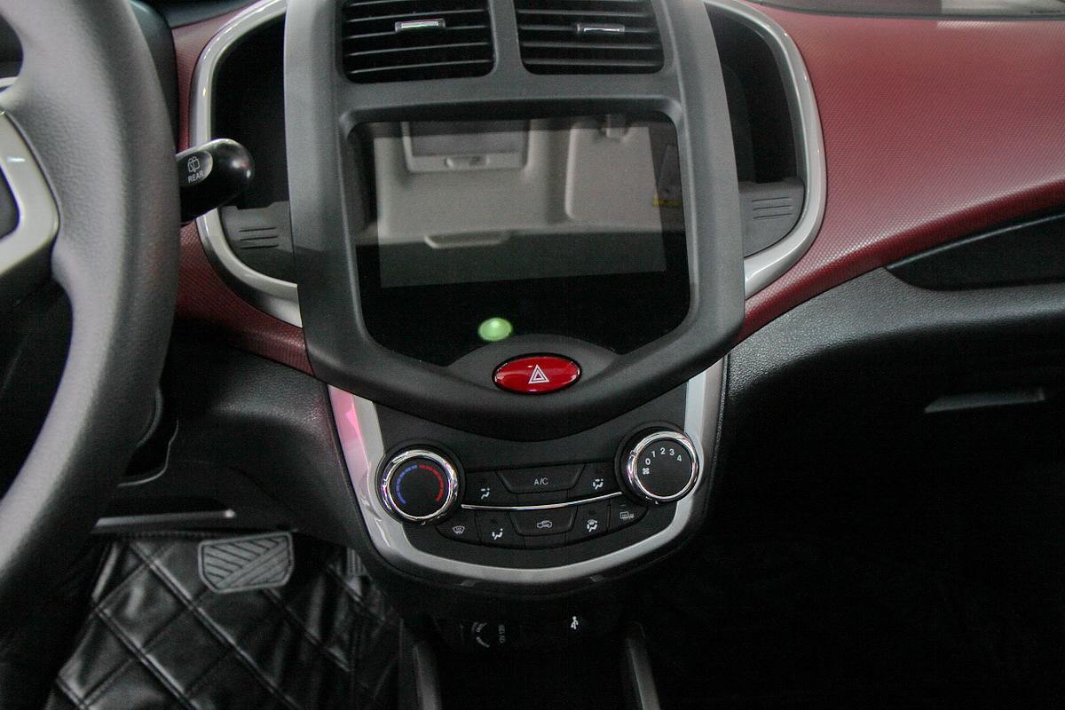 奔奔Love車展高清大圖