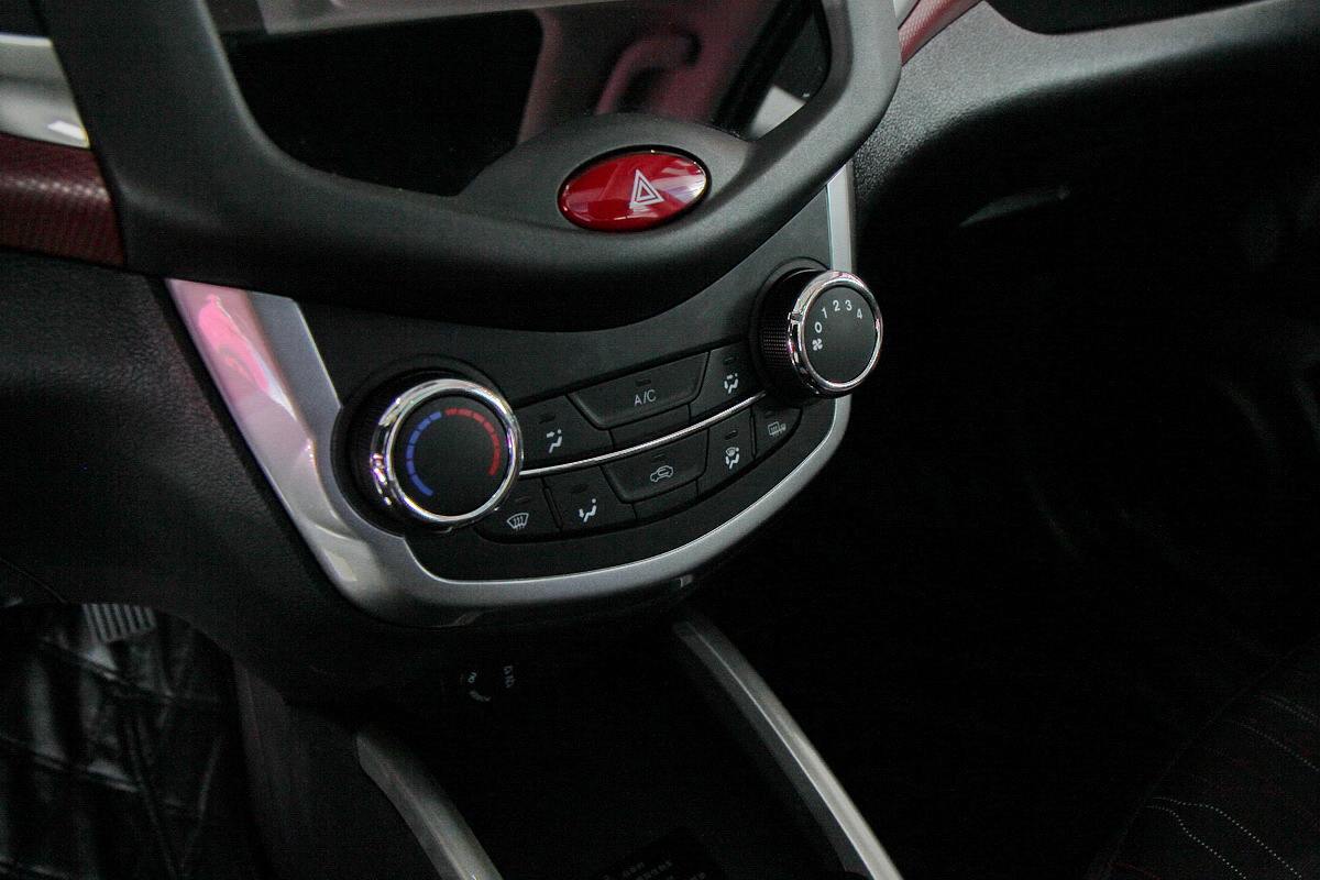 奔奔Love車展高清大圖