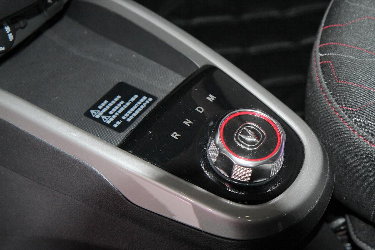 奔奔Love車展高清大圖