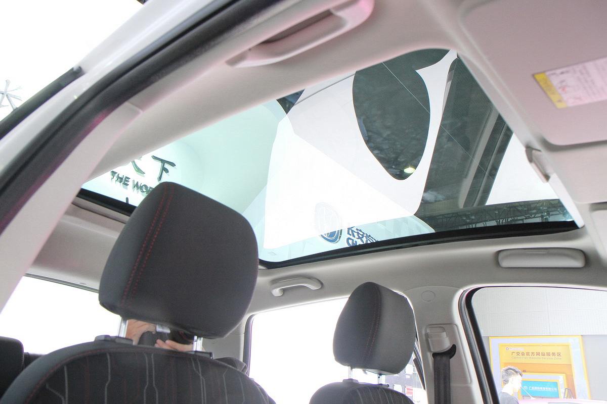 奔奔Love車展高清大圖