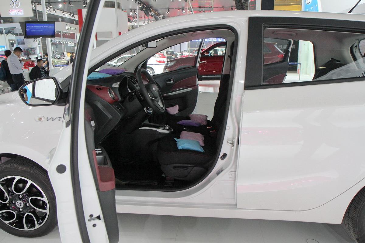 奔奔Love車(chē)展高清大圖