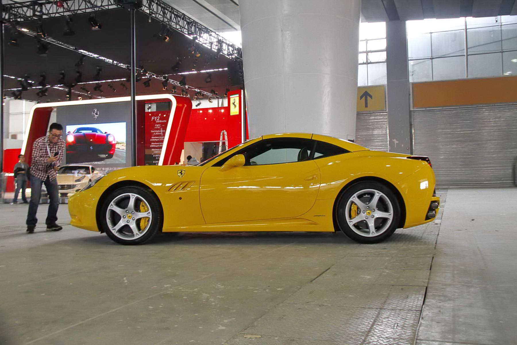 法拉利California車展高清大圖